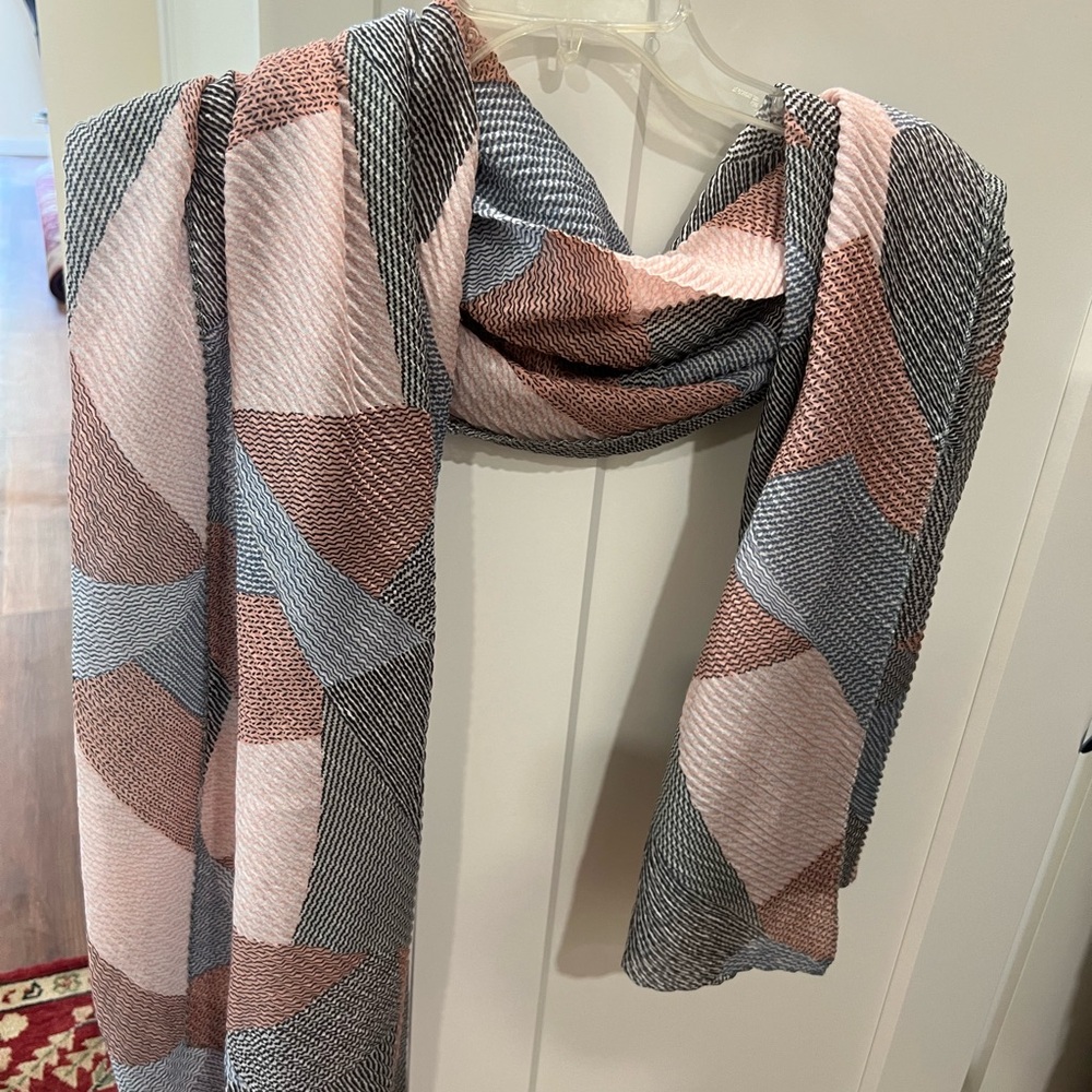 Geometric Patterned Scarf